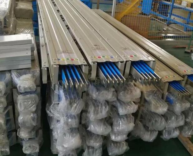 空气母线槽使用最广泛,空气母线槽承担配送电任务,空气母线槽用于低压